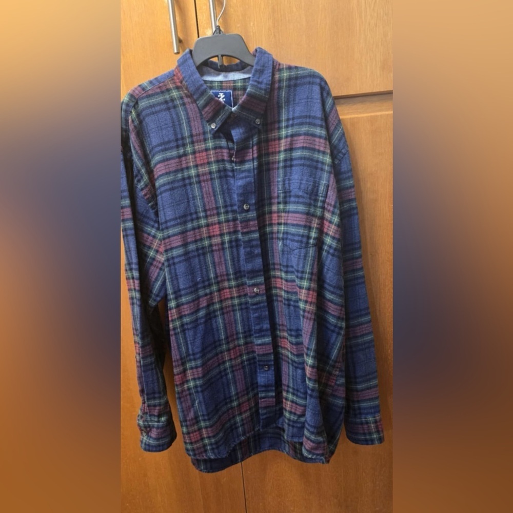 Izod men’s plaid flannel button up shirt 

Xxl‎ blue, green, red, soft and warm